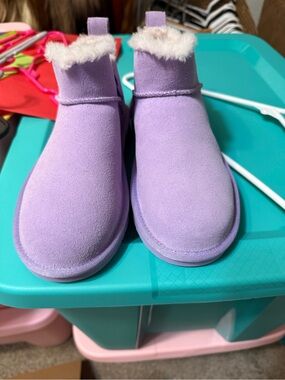 Koolaburra Lavender Faux-Fur Lined Kids Ankle Boots